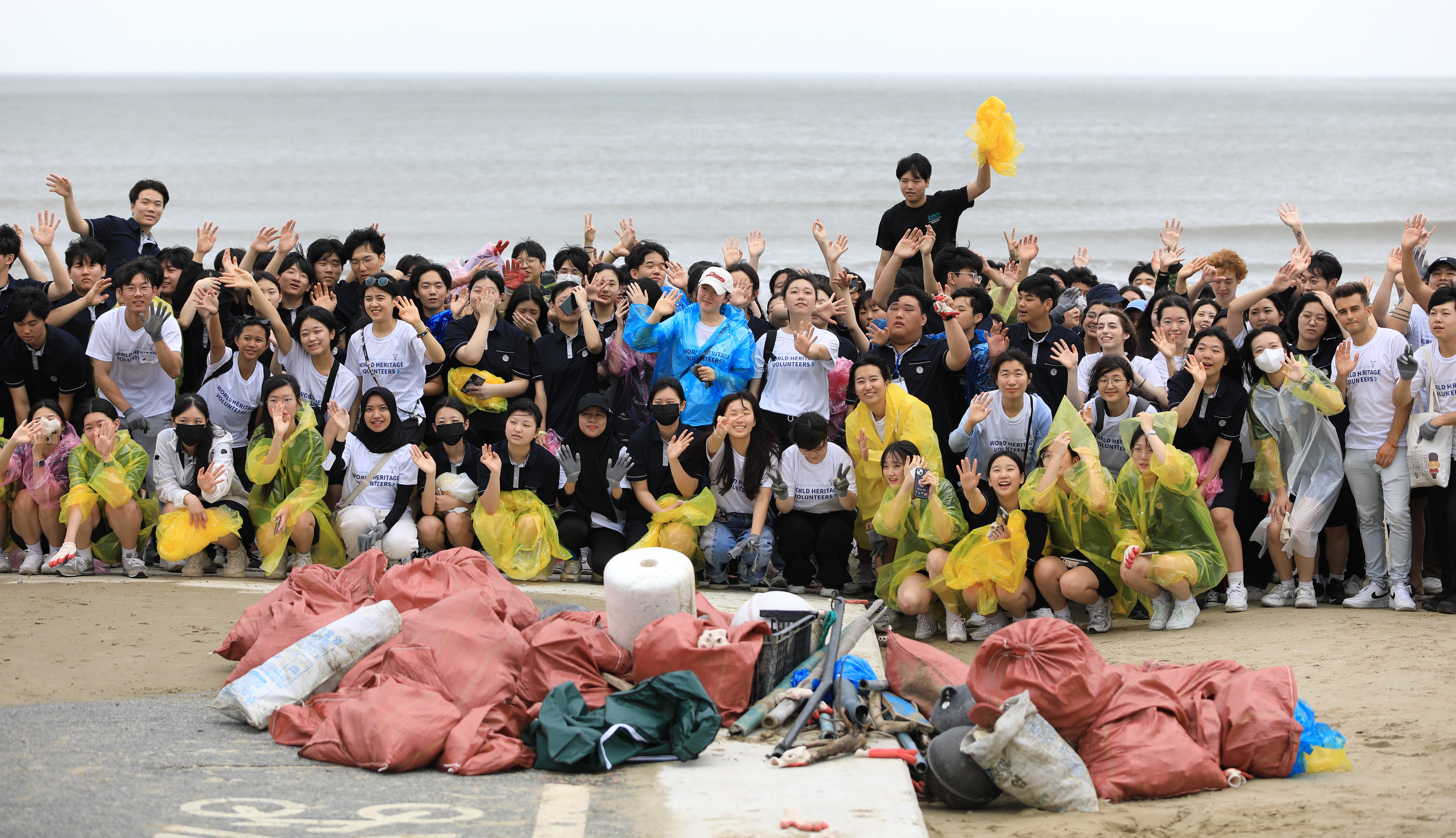 국제 청년 섬 워크캠프- 신안군 도초고등학교와 함께한 해변정화활동.jpg